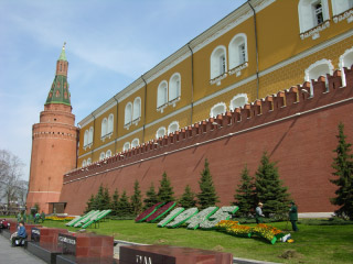 все работы по ремонту фасадов и стен кремля завершены в срок!