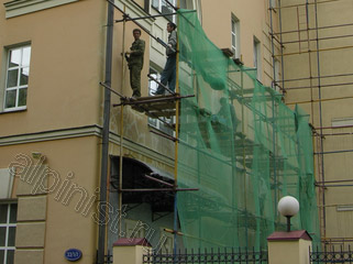 расшивка болгаркой трещин и сколов на поверхности фасада 